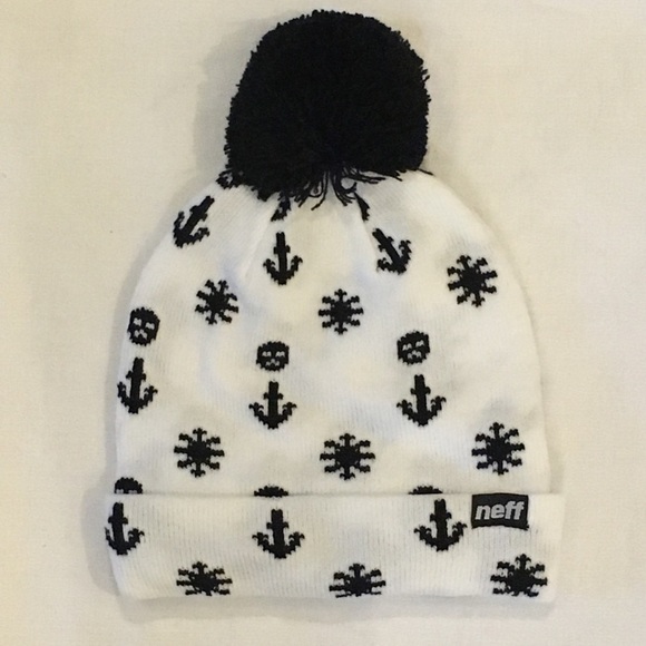 Neff Accessories - NWOT~NEFF BEANIE Black & White One Size